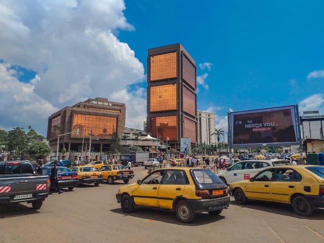 eSIM Kamerun — mobil adatcsomag Kamerunba